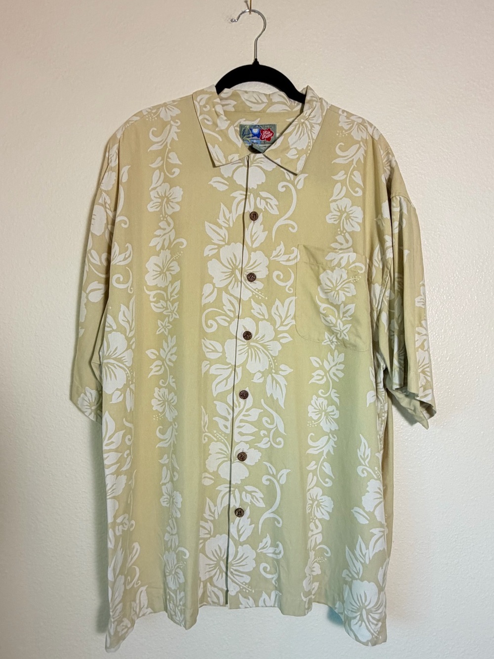Hilo Hattie Silk Floral Hawaiian Button-Up Shirt, Men’s Size Large